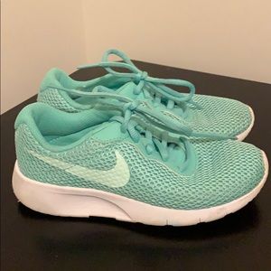 Children Nike Tanjun size 1.5 aqua teal blue green